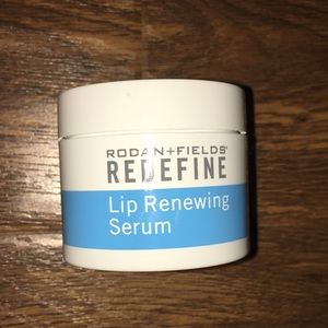 R&F lip renewing serum